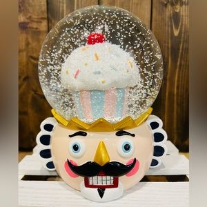 Glitterville Colonel Cupcake Christmas SnowGlobe